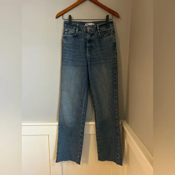 ZARA High Rise Straight Leg Ankle Length Rae Hem Jeans in Medium Wash Blue XS - Picture 3 of 9